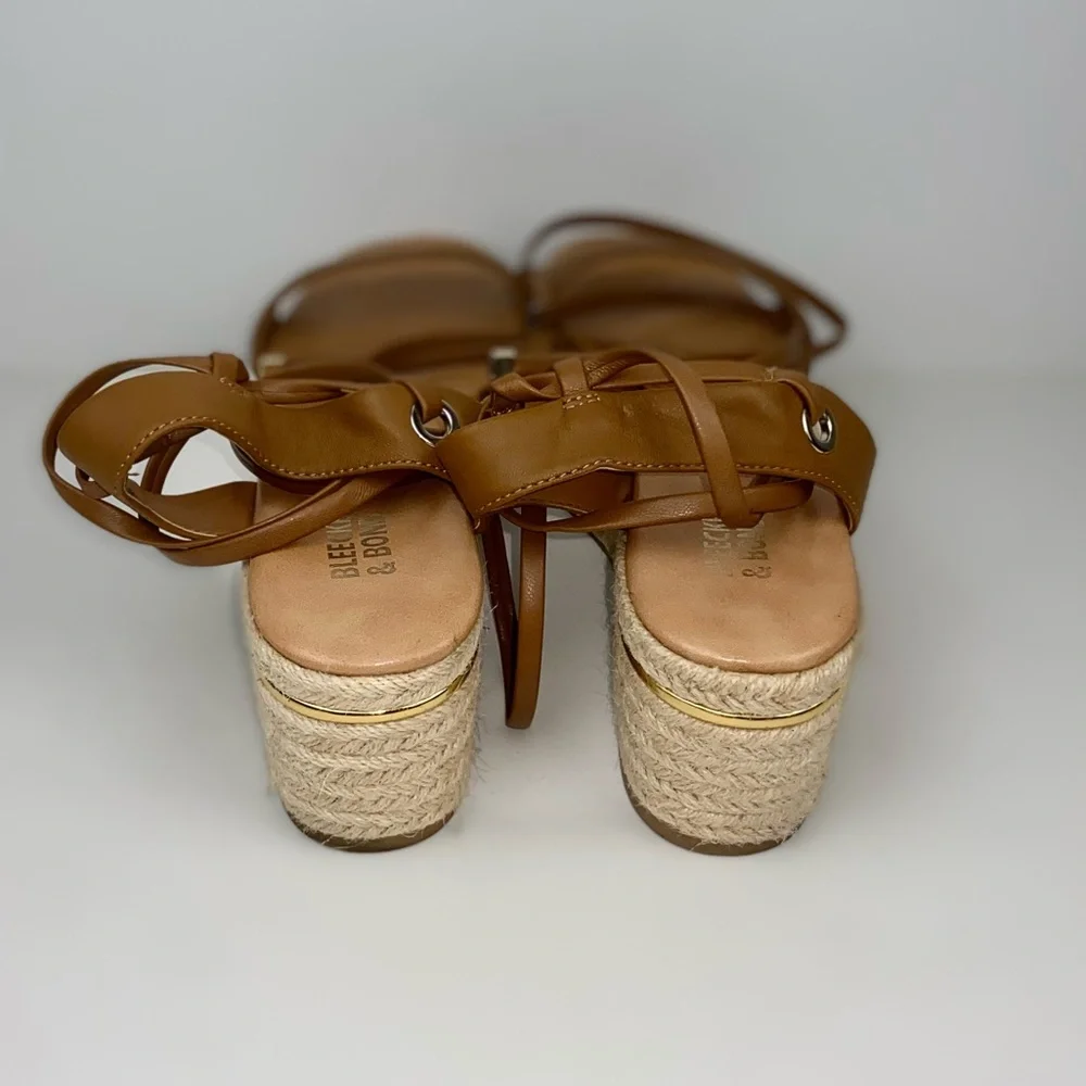 Platform Sandals Tan Leather Size 7.5 Gold accents 3 inches Bleecker & Bond